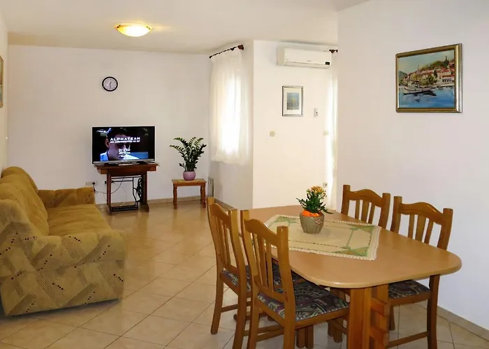 Apartamento Elsa-1 By Interhome
