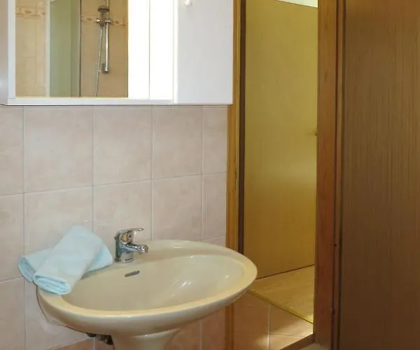 Apartamento Elsa-1 By Interhome
