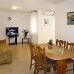 Appartement Elsa-1 By Interhome