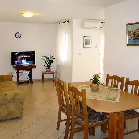 Apartment Elsa - Lbn108 By Interhome