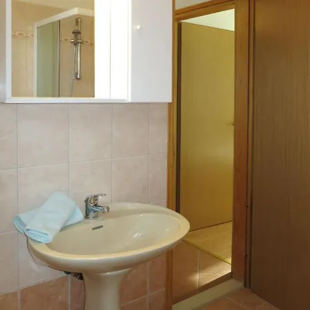 Apartment Elsa - Lbn108 By Interhome
